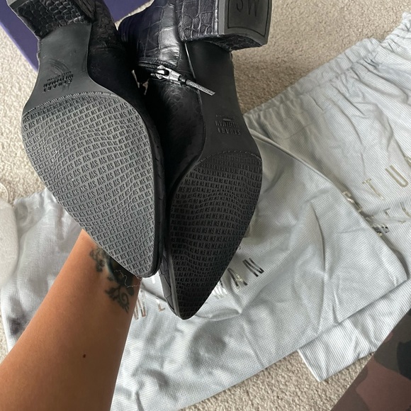 Stuart Weitzman boots - Picture 7 of 10